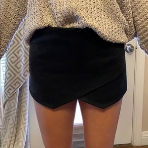 Black skort